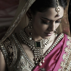 svadebnoe-plate-v-indijskom-stile(36)